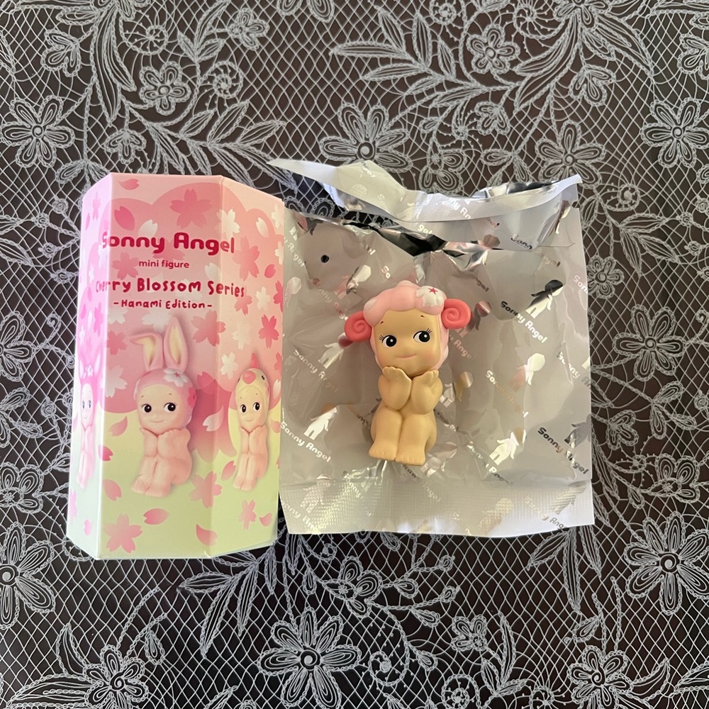 Sonny Angel “Cherry Blossom Series: Hanami”- Sheep